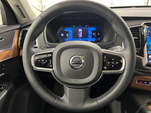 2025 Volvo XC90 B5 Plus