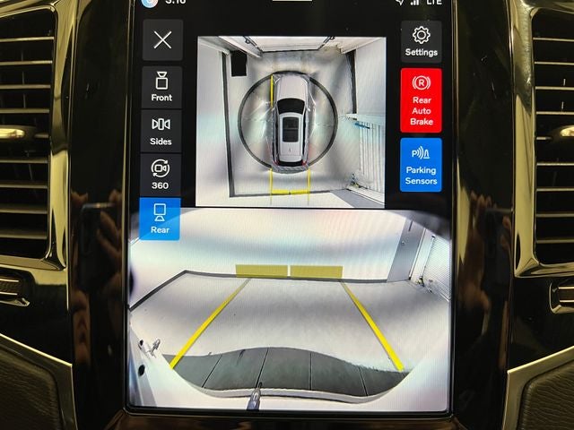 2025 Volvo XC90 B5 Plus