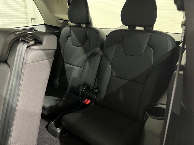 2025 Volvo XC90 B5 Plus