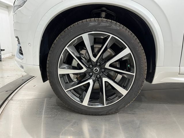 2025 Volvo XC90 B5 Plus