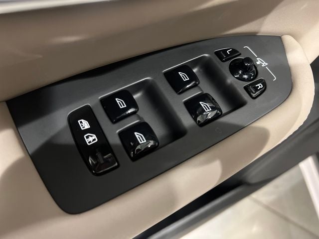 2026 Volvo XC90 B5 Plus