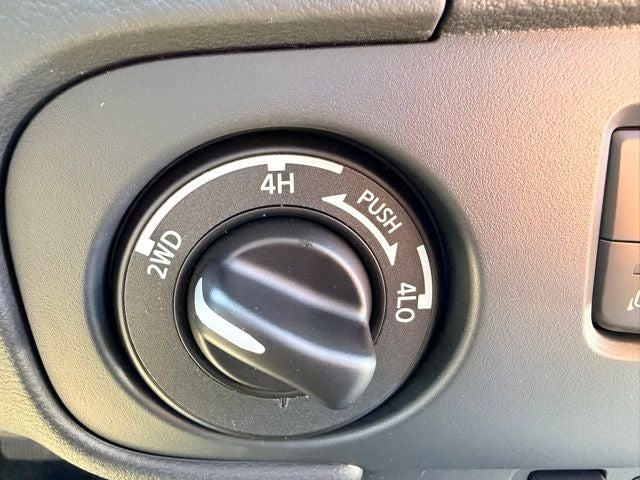 2026 Nissan Frontier SV CONVENIENCE, BLACK ACCENT PACKAGE