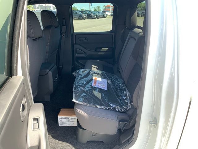 2026 Nissan Frontier SV DARK ARMOR, CONVENIENCE, TOW PACKAGE