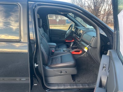 2026 Nissan Frontier PRO-4X PREMIUM, CONVENIENCE, BLACK ACCENT, TOW PACKAGE