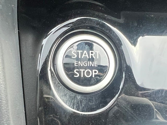 2025 Nissan Versa 1.6 SV TRUNK PACKAGE