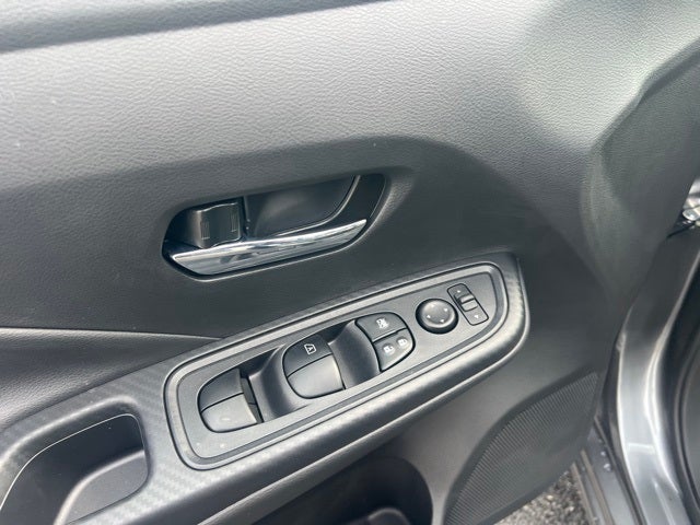 2025 Nissan Versa 1.6 SV TRUNK PACKAGE