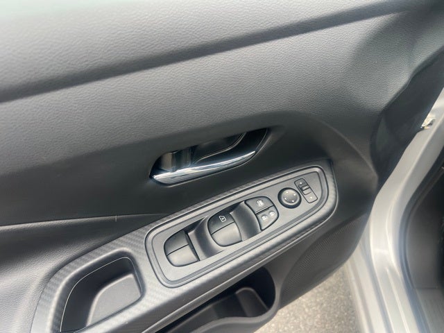 2025 Nissan Versa 1.6 SV TRUNK PACKAGE