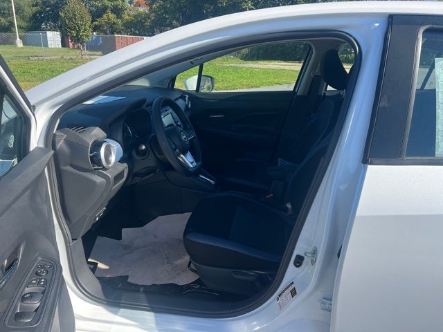 2025 Nissan Versa 1.6 SV TRUNK PACKAGE
