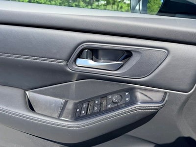 2024 Nissan Rogue SV PREMIUM PACKAGE