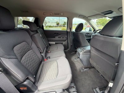 2025 Nissan Pathfinder SV