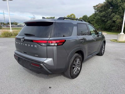 2025 Nissan Pathfinder SV