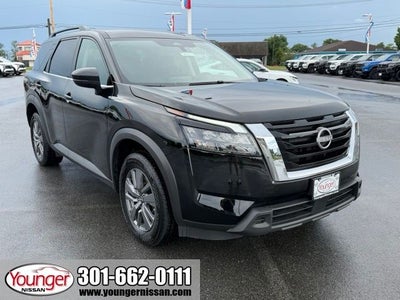 2025 Nissan Pathfinder SV