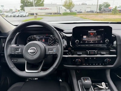 2025 Nissan Pathfinder SV