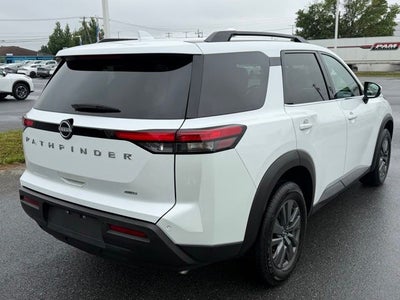 2025 Nissan Pathfinder SV