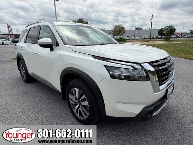 2024 Nissan Pathfinder SL