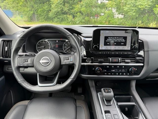 2024 Nissan Pathfinder SL