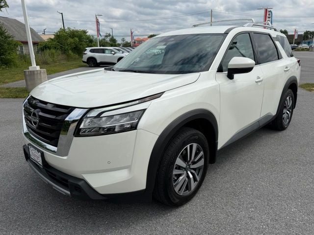 2024 Nissan Pathfinder SL