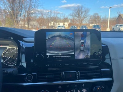 2022 Nissan Pathfinder SL