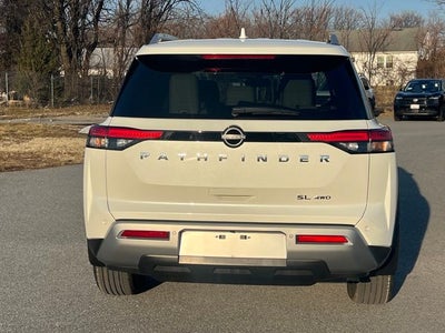 2022 Nissan Pathfinder SL