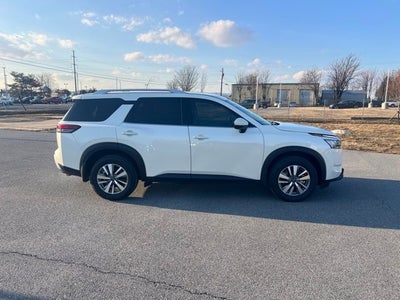 2022 Nissan Pathfinder SL