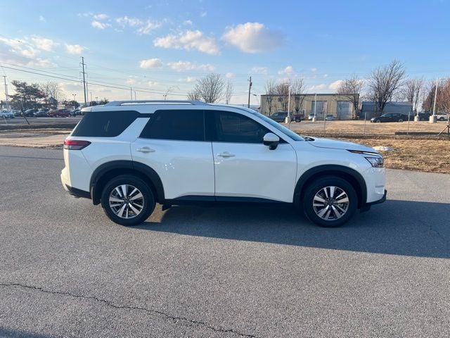 2022 Nissan Pathfinder SL