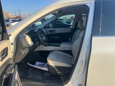2022 Nissan Pathfinder SL