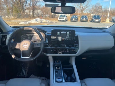 2022 Nissan Pathfinder SL