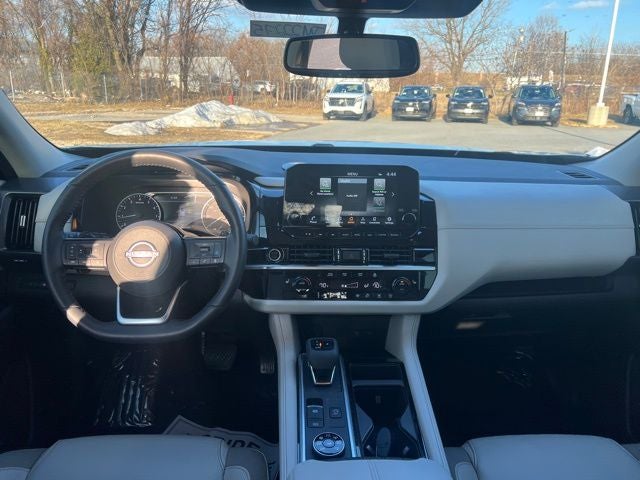 2022 Nissan Pathfinder SL