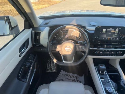 2022 Nissan Pathfinder SL