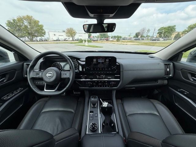 2024 Nissan Pathfinder SL