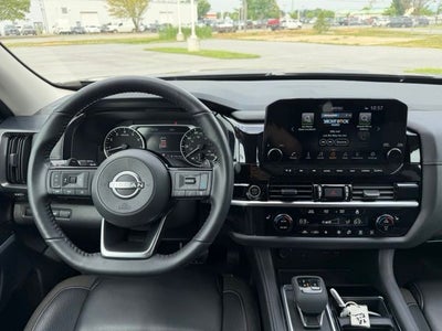 2024 Nissan Pathfinder SL