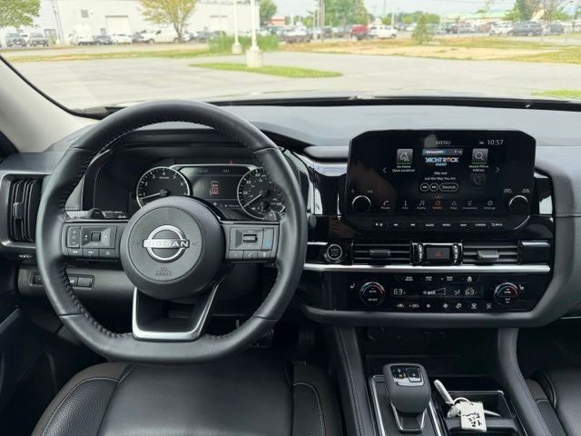 2024 Nissan Pathfinder SL
