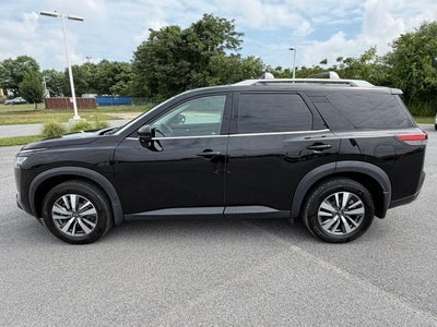 2024 Nissan Pathfinder SL