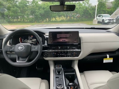 2026 Nissan Pathfinder SL