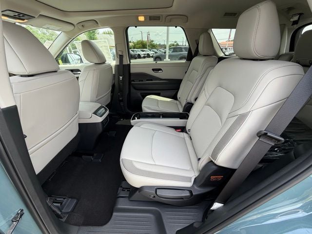 2026 Nissan Pathfinder SL PREMIUM PACKAGE