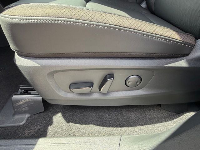 2026 Nissan Pathfinder SL PREMIUM PACKAGE