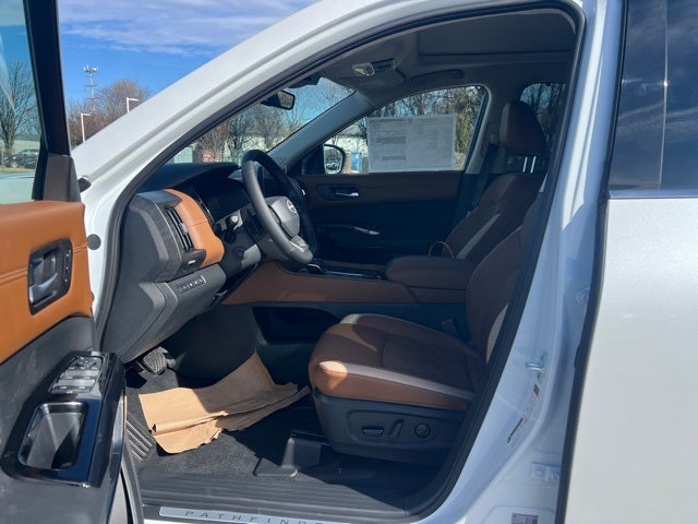 2026 Nissan Pathfinder Platinum CARGO PACKAGE
