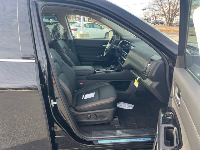 2026 Nissan Pathfinder Platinum CARGO PACKAGE
