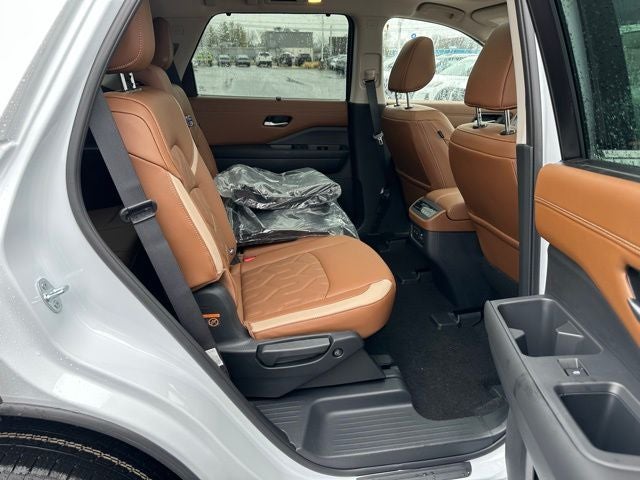 2026 Nissan Pathfinder Platinum CARGO PACKAGE