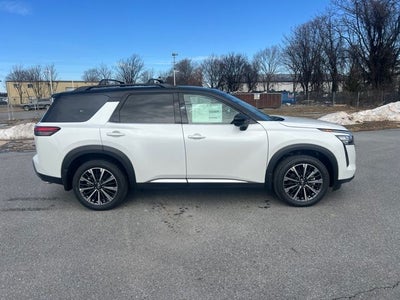 2026 Nissan Pathfinder Platinum CARGO PACKAGE