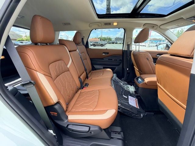 2026 Nissan Pathfinder Platinum CARGO PACKAGE