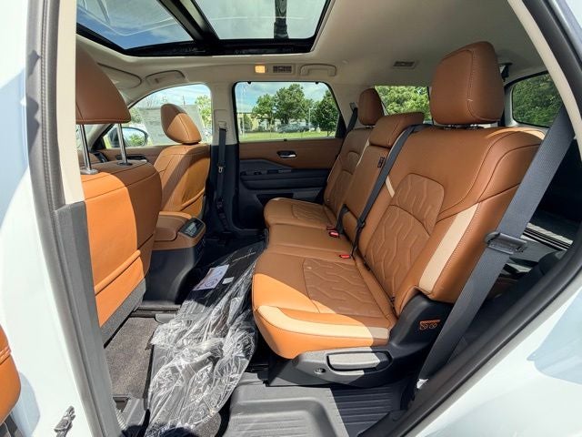 2026 Nissan Pathfinder Platinum CARGO PACKAGE