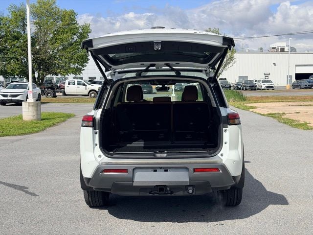 2026 Nissan Pathfinder Platinum CARGO PACKAGE