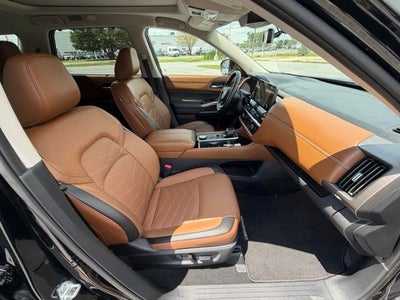 2025 Nissan Pathfinder Platinum