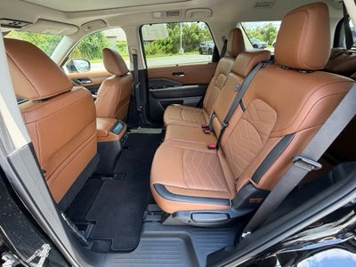 2025 Nissan Pathfinder Platinum
