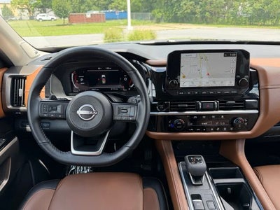 2025 Nissan Pathfinder Platinum