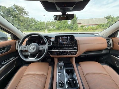 2025 Nissan Pathfinder Platinum