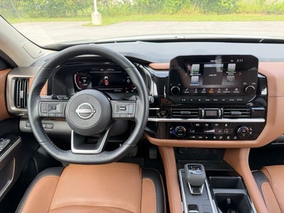2025 Nissan Pathfinder Platinum