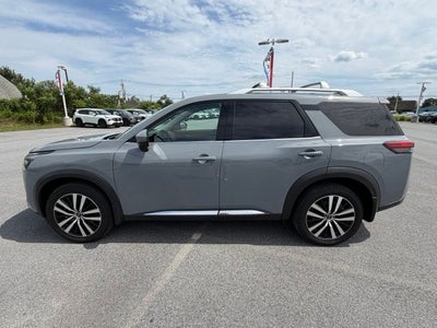 2025 Nissan Pathfinder Platinum