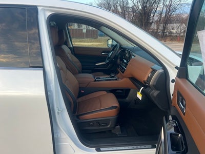 2025 Nissan Pathfinder Platinum CARGO PACKAGE